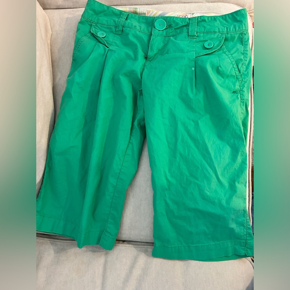 O’Neill capri green pants. Used ! Only imperfection is one white spot .